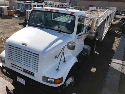 International 8100 4x2 1999 Daycab Semi Trucks
