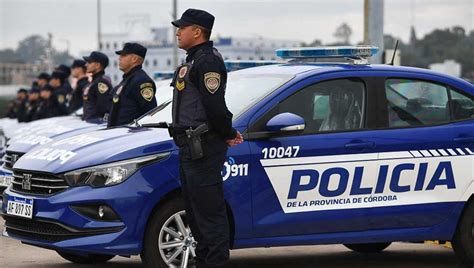la policia de cordoba saca  la calle   cadetes de segundo  de