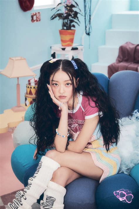 Oh My Girl's YooA displays her doll-like visuals in the new teaser ...