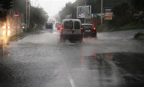 Caos A Trapani Le Strade Diventano Fiumi Il Maltempo Si Espande In