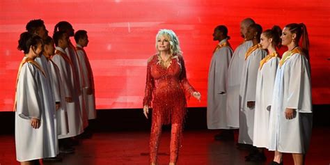 Dolly Parton brings Christmas joy to Dollywood theme park | Fox News