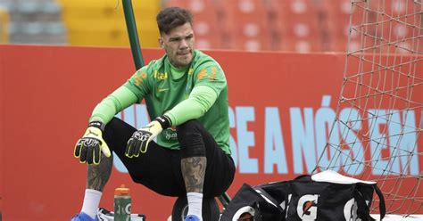 Ederson é cortado da seleção e Bento é convocado