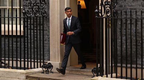 Rishi Sunak New Uk Prime Minister Delays Economic Plan The New York
