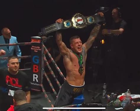 Actor porno gay se convierte en campeón mundial de boxeo lgcba