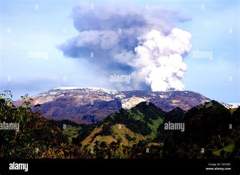 Volcán Nevado Del Ruiz En Colombia Fotografía De Stock Alamy