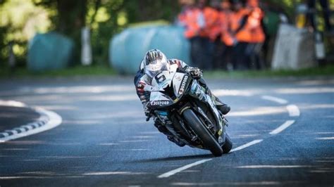 Isle Of Man Tt Michael Dunlop Wins Senior In Record Time Bbc Sport