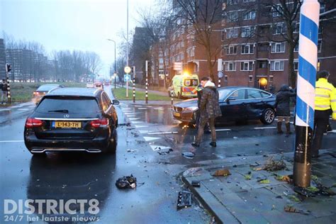 Veel Schade Na Ongeval Tussen Drie Voertuigen Prinses Beatrixlaan