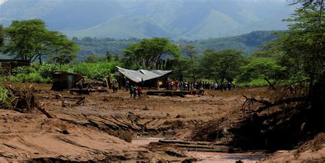 En imágenes colapso una represa en Kenia y murieron al menos 42