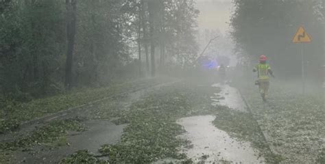 Wielokrotne Interwencje Stra Y Po Arnej Na Mazowszu Zalane Drogi I