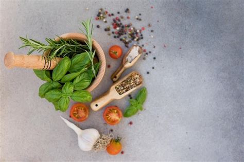 Especiarias E Conceito De Ervas Frescas De Cozinha Foto Premium