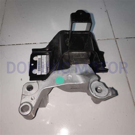 Jual Dudukan Pangkon Mesin Engine Mounting Kanan Nissan Serena C25