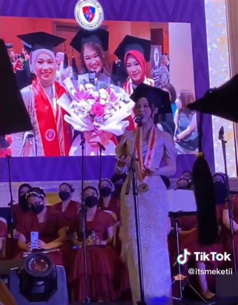 Wisuda Berasa Konser Musik Begini Aksi Seleb Nyanyi Saat Pelantikan