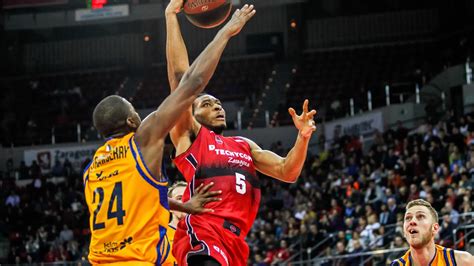 Tecnyconta Zaragoza Okoye En El Quinteto Ideal De La ACB