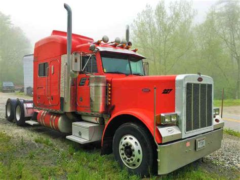 Peterbilt 379 EXTENDED HOOD 2001 Sleeper Semi Trucks