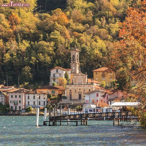 Uno Scorcio Del Lago Di Lugano Con La Chiesa Foto Porto Ceresio