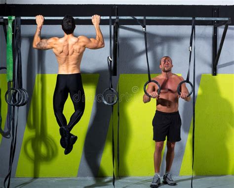 Anillo Y Puntas De La Inmersi N De Crossfit Para Barrar A Los Hombres