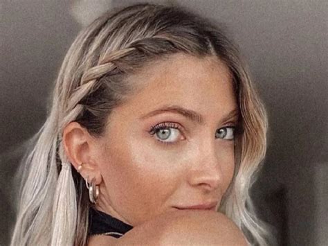 En bikini ultra cavada Cande Ruggeri presumió sus marcados abdominales La