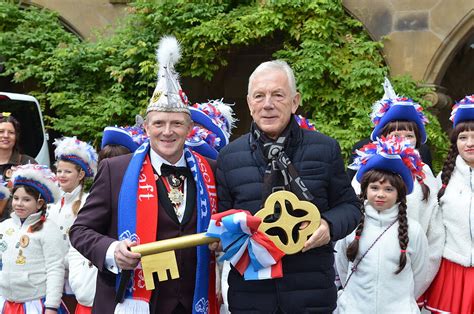 Faschingsauftakt In Heilbronn Narren Beim Umzug Stimme De