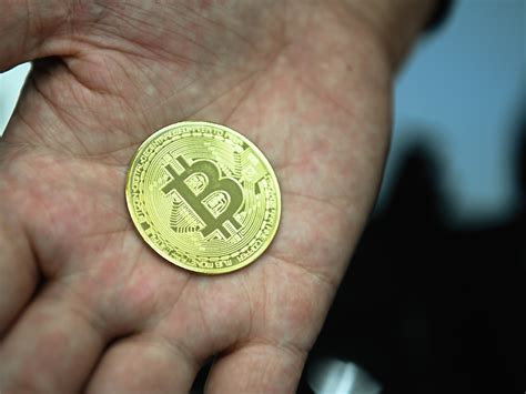 Le Bitcoin Dépasse Les 30000 Dollars Pour La Première Fois Rfj Votre