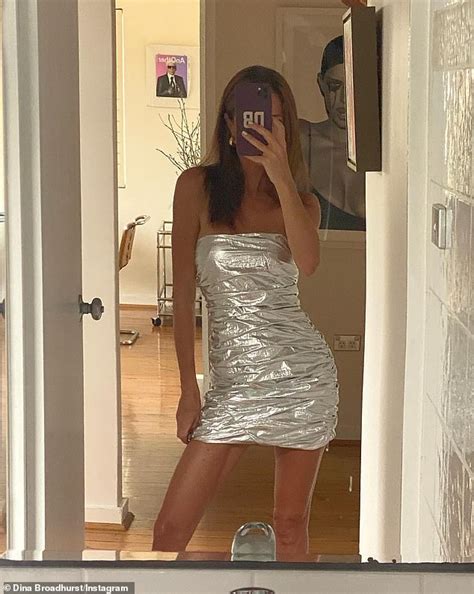 Nude Artist Dina Broadhurst 46 Shows Off Her Sensational Figure As She Strips Down To A