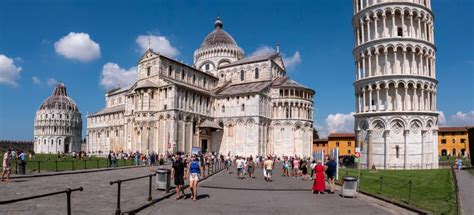 Pisa Italy De Septiembre Catedral Baptisterio Y Famosa Torre