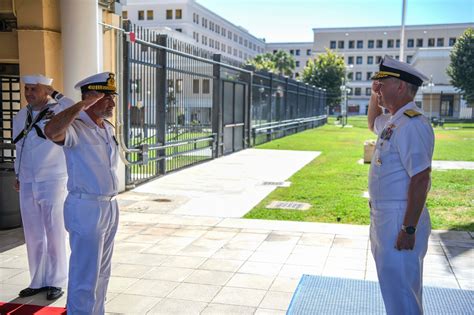 Italian Commander In Chief Naval Fleet Visits Naveur Navaf Sixthflt Headquarters U S Naval