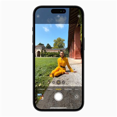 Apple-iPhone-15-lineup-Portrait-mode-demo-230912 - NXT