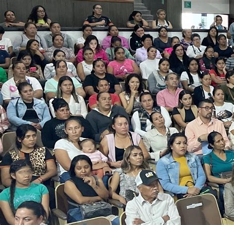 Padres Y Madres De Familia Participan Activamente En El Mejoramiento