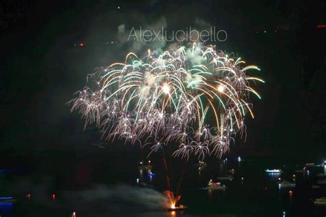 Si Ripete La Magia Dei Fuochi D Artificio A Positano Per La Madonna