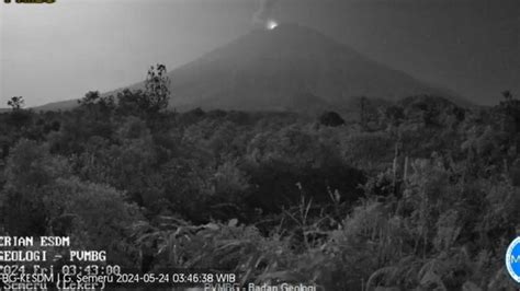 Terus Menerus Erupsi Gunung Semeru Sudah Meletus Kali Sejak