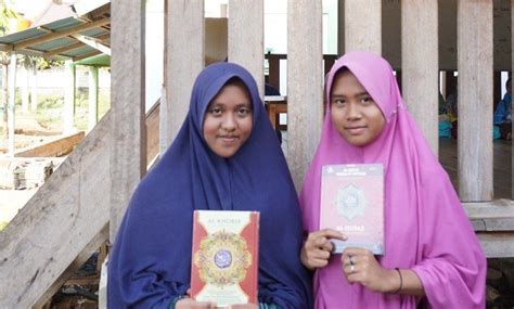 Laznas BMH Salurkan Al Quran Untuk Santri Penghafal Quran