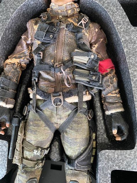 Hot Toys MMS95 Terminator Salvation John Connor Christian Bale Flaked Suit Hobbies Toys Toys