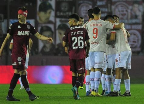 Argentinos Juniors goleó a Lanús de visitante y se acerca a la Copa