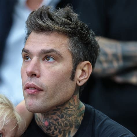 Fedez Ancora Ricoverato Al Fatebenefratelli Di Milano Al Suo Fianco