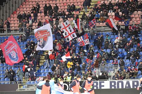 Cagliari Hellas Verona Vota La Formazione Dei Tifosi