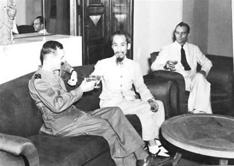 Le 6 Mars 1946 Ho Chi Minh Président Du Vietnam Conclut Un Accord