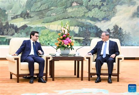 Primer Ministro Chino Se Re Ne Con Canciller Franc S En Beijing