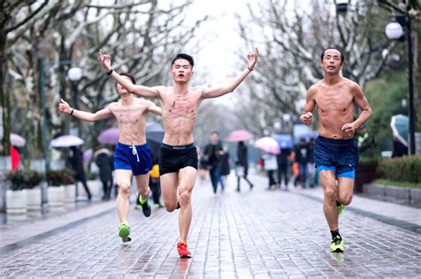 CHINA HANGZHOU NAKED RUNNING