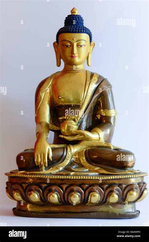 Buddha Shakyamuni Statue Fotograf As E Im Genes De Alta Resoluci N Alamy