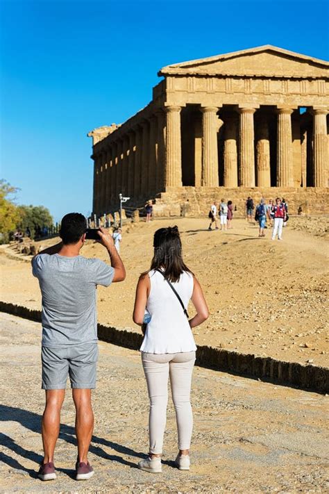 Junte Tomar Las Fotos En El Templo De La Isla De Concordia Agrigento