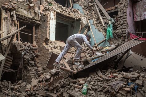 Himalaya Erdbeben In Nepal Tausende Harren Im Freien Aus Der Spiegel