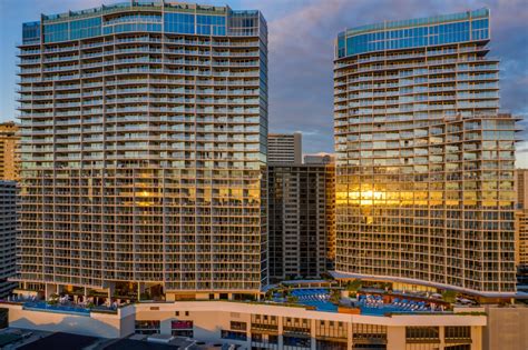 THE RITZ-CARLTON RESIDENCES, Waikiki Beach — A Perfect Day Hawaii