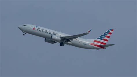 Un Avion American Airlines S A Ntors La Aeroport Dup Ce Un Pasager A