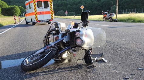 Unfall Nahe Kassel Motorradfahrer Auf B83 Schwer Verletzt