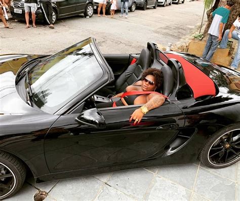 Jojo Todynho Posa Dirigindo Carro De Luxo E Brinca Tá A Pé Revista Marie Claire Celebridades