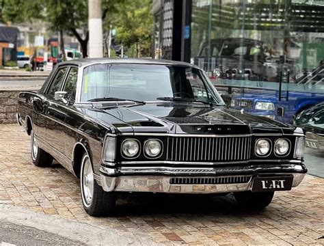 Carro de luxo preto fim de papo para o Ford Landau Ficha técnica