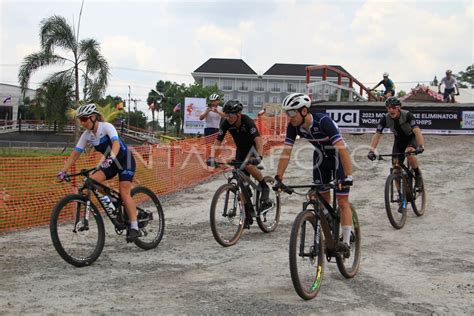 Latihan Resmi Balap Sepeda Gunung Uci Mtb Antara Foto