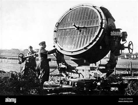 Ww2 Searchlight Hi Res Stock Photography And Images Alamy