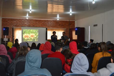 Alunos são recepcionados palestra Motivação na minha vida e para