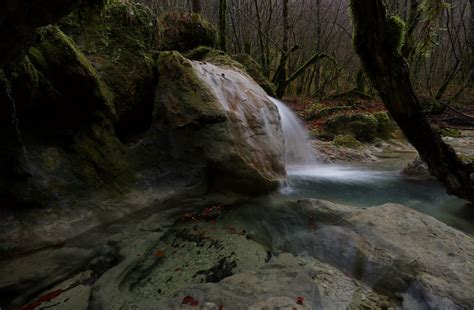 Cascade De Tufs Le Long Du Ruisseau De La Vergetolle Flickr